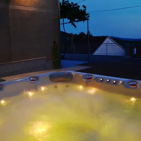 Feriehus In Gri Ane-belgrad With Whirlpool Barci